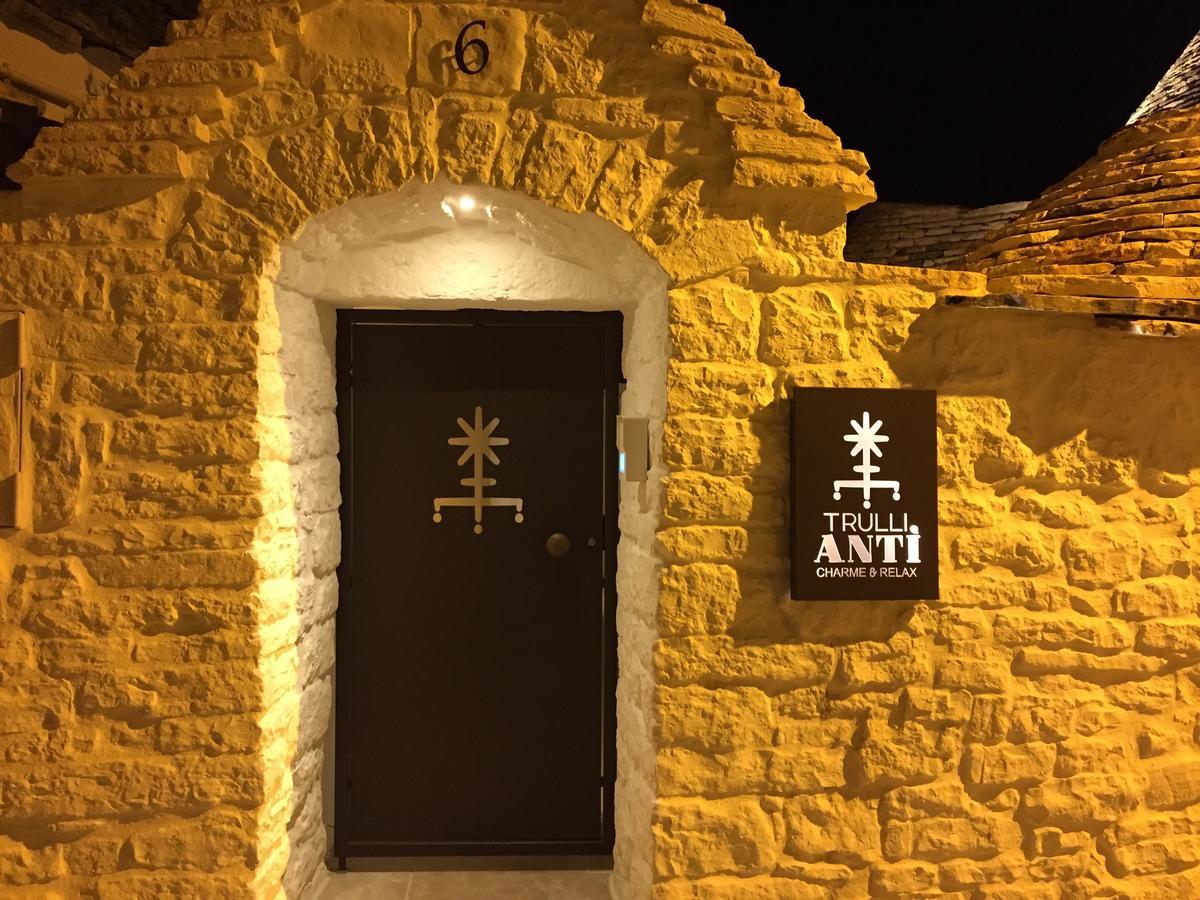 Bed and Breakfast Trullo Essenza-Trulli Anti Charme & Relax Альберобелло Екстер'єр фото